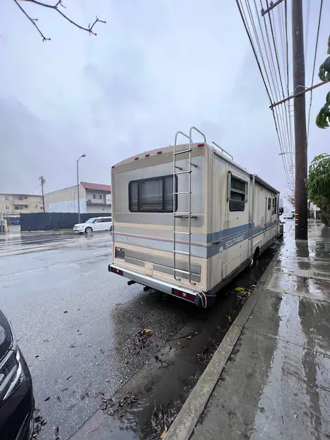SHARED MOTORHOME IN PALMS!