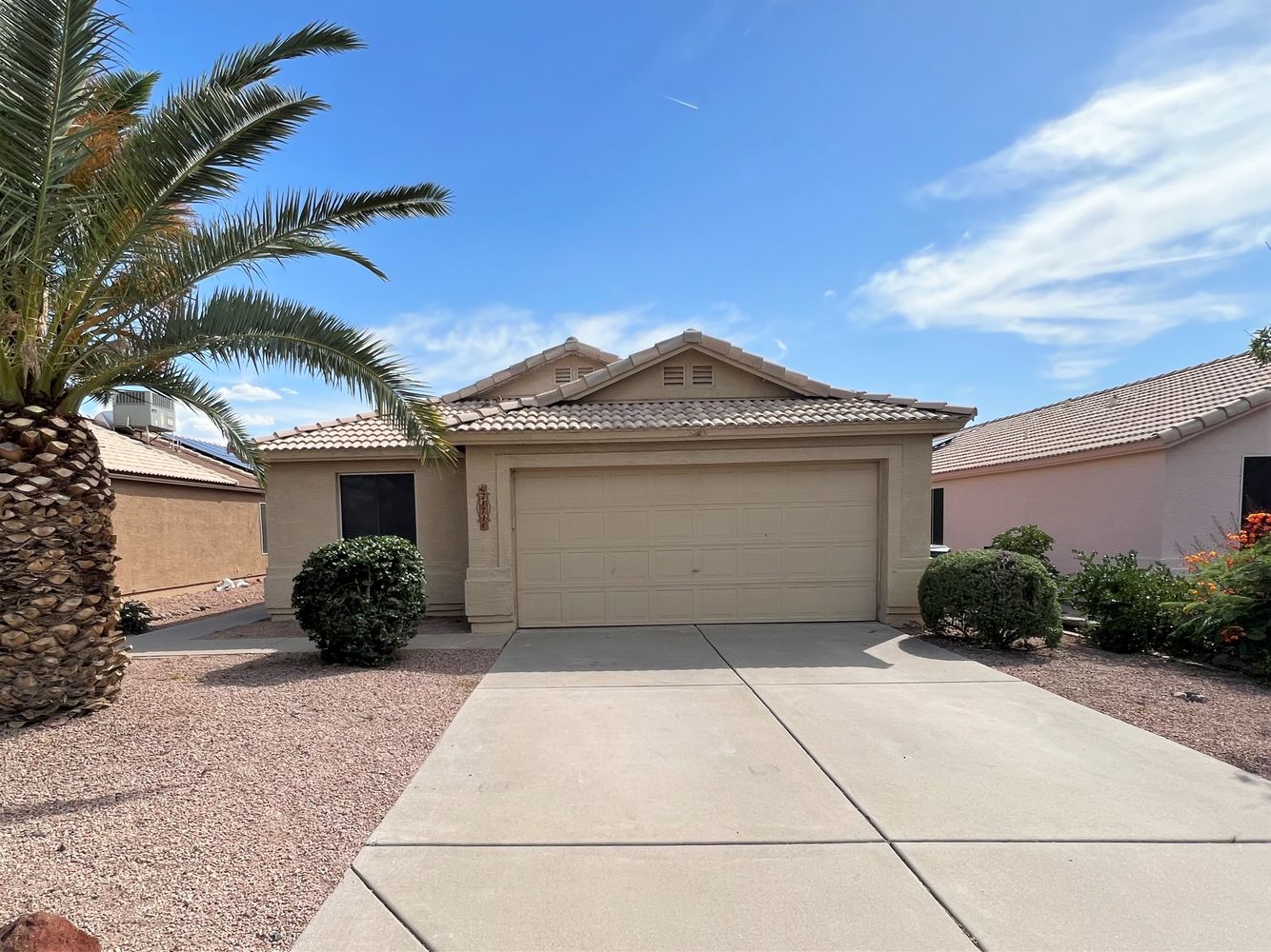 BEAUTIFUL HOME IN APACHE JUNCTION AVE, READY TO MOVE IN 