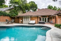 5 Bedroom Home in Dallas with Heated Pool