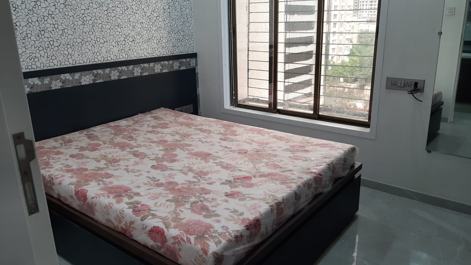 Available 3 bhk flat for sale in Malad West. Find properties