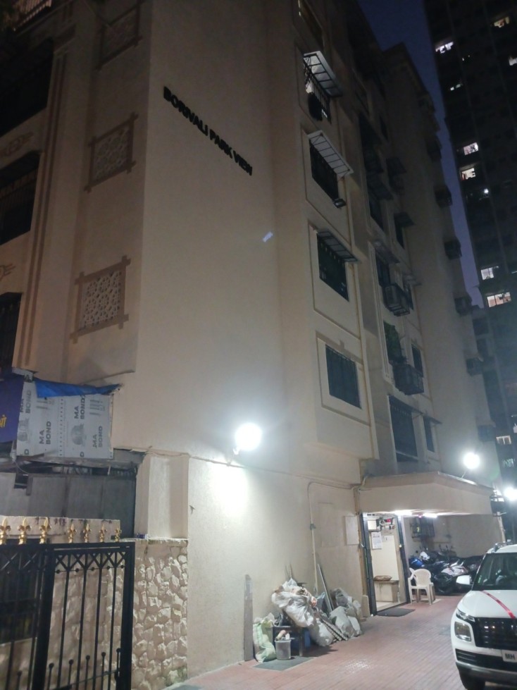 Available 2 bhk Flat for Sale in Borivali West, Mumbai