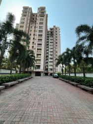 Available Huge 2 bhk flat for sale in Borivali West