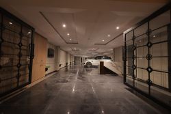 300 yards floor available for rent in kirti nagar 