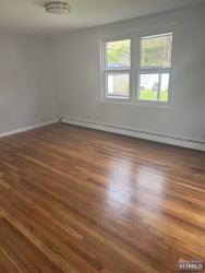 Renovated 1/2 duplex 2bed 2bath for rent