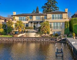 Waterfront Property: Your Dream Home Awaits!